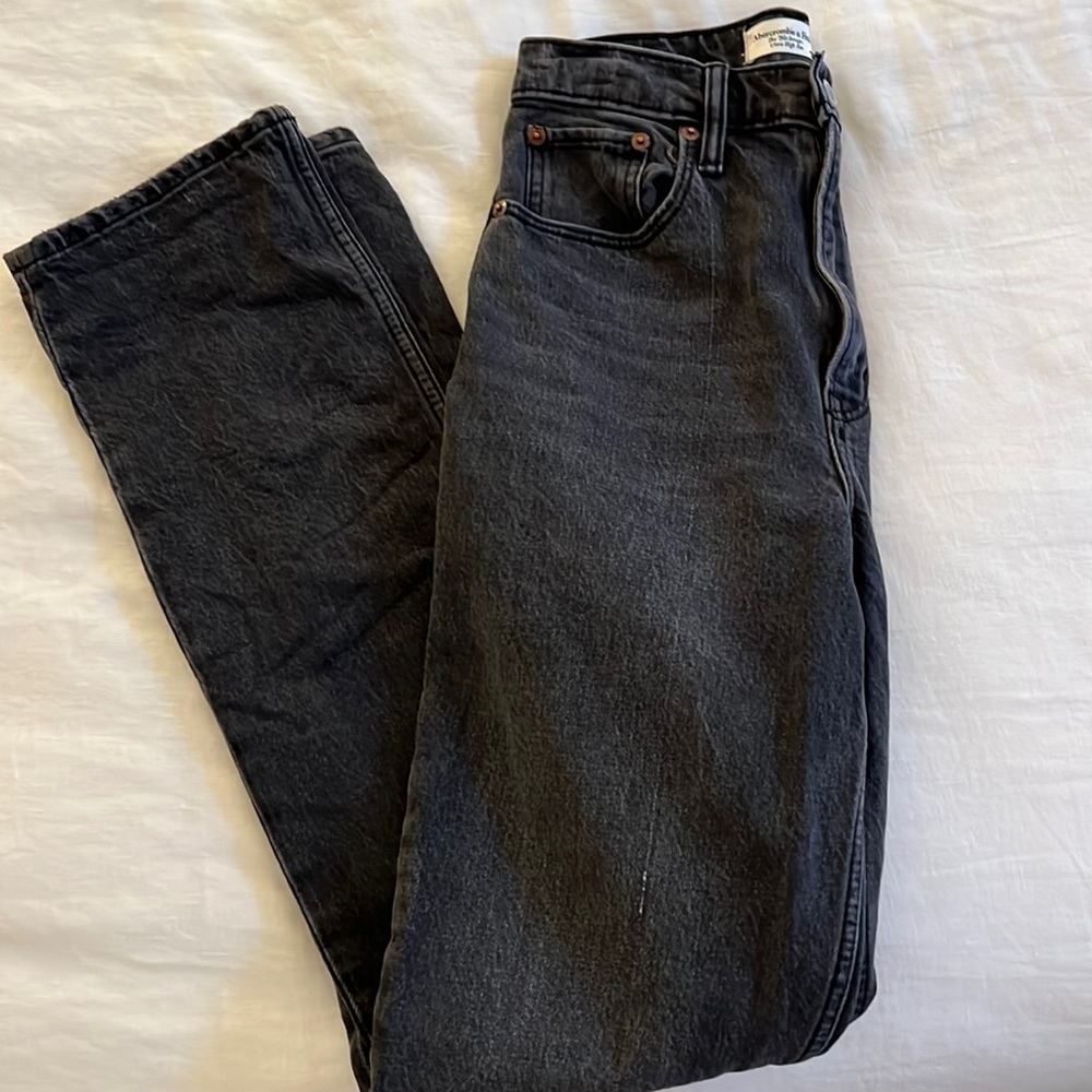 Abercrombie & Fitch The 90’s Straight Ultra High Rise Jean Curve Love
